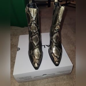 Talladega boots feom Aldos SNAKE SKIN LIKE..... sz 7.5 brand New!!